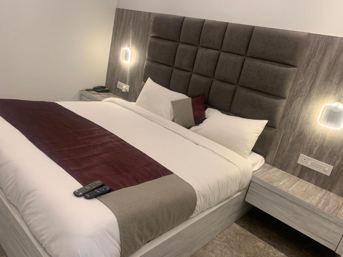 Hotel Lotus Inn Sirsa Dış mekan fotoğraf
