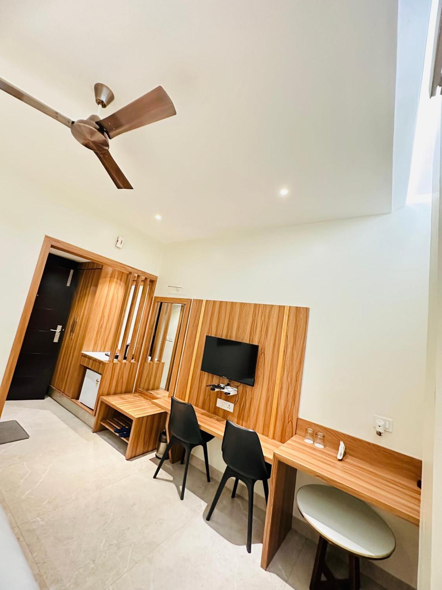 Hotel Lotus Inn Sirsa Dış mekan fotoğraf